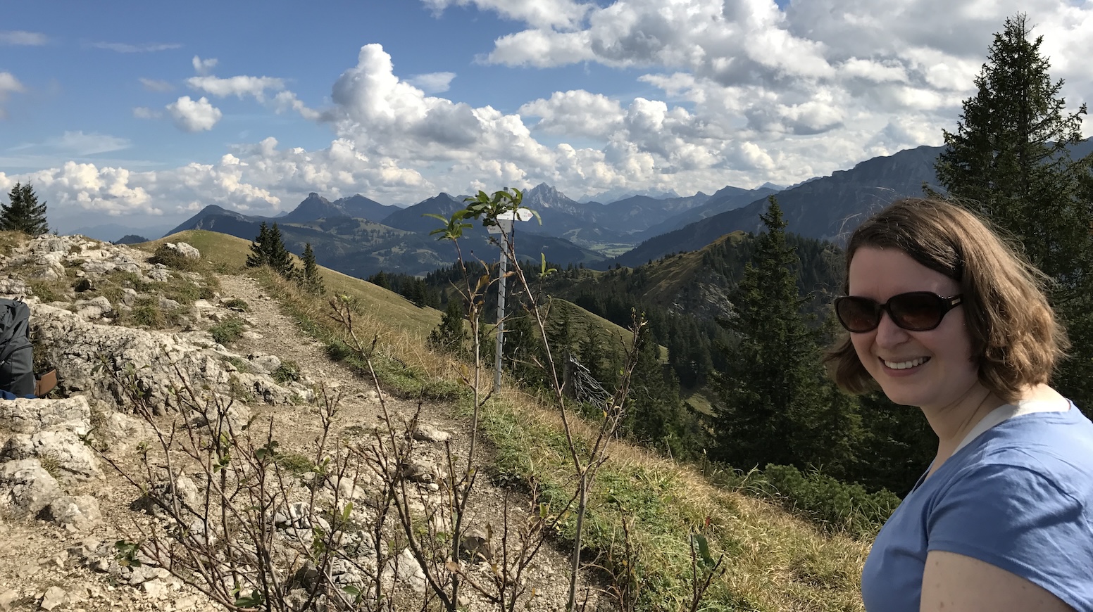 Sabine in front of a mountain view in the German Alps